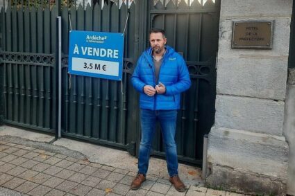 Pour protester contre les coupes budgétaires, le président de l’Ardèche met la préfecture en vente