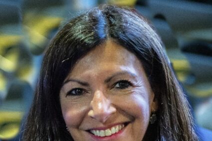 🇫🇷Depuis Tahiti, Anne Hidalgo a explosé son forfait téléphonique de 30 000€, aux frais de la mairie de Paris.