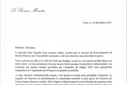 🇫🇷Bayrou propose de réunir les forces politiques hors RN et LFI jeudi à Matignon