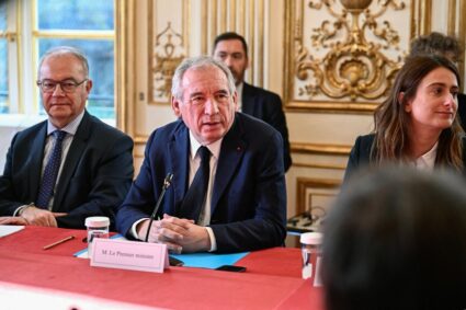 🇫🇷Bayrou ne veut pas “écarter” le RN et LFI de la “vie nationale” et veut trouver un “moyen de les faire participer”.