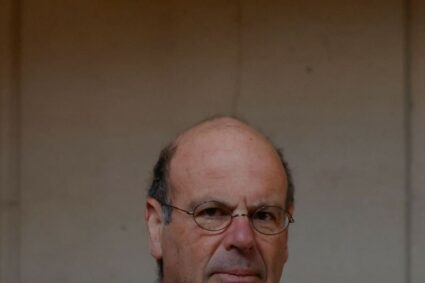 🇫🇷Eric Lombard, premier soutien de Macron, devient ministre de l’Économie, des Finances, de la Souveraineté industrielle et numériqueÉtiqueté à gauche, il était directeur général de la Caisse des dépôts et consignations depuis 2017. Il a fait l’essentiel de sa carrière dans le monde de la banque et de l’assurance.