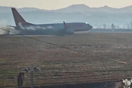 🇰🇷En Corée du sud, 173 personnes sont mortes, dans le crash d’avion de ligne, à l’aéroport international de Muan, avec 181 personnes à bords.